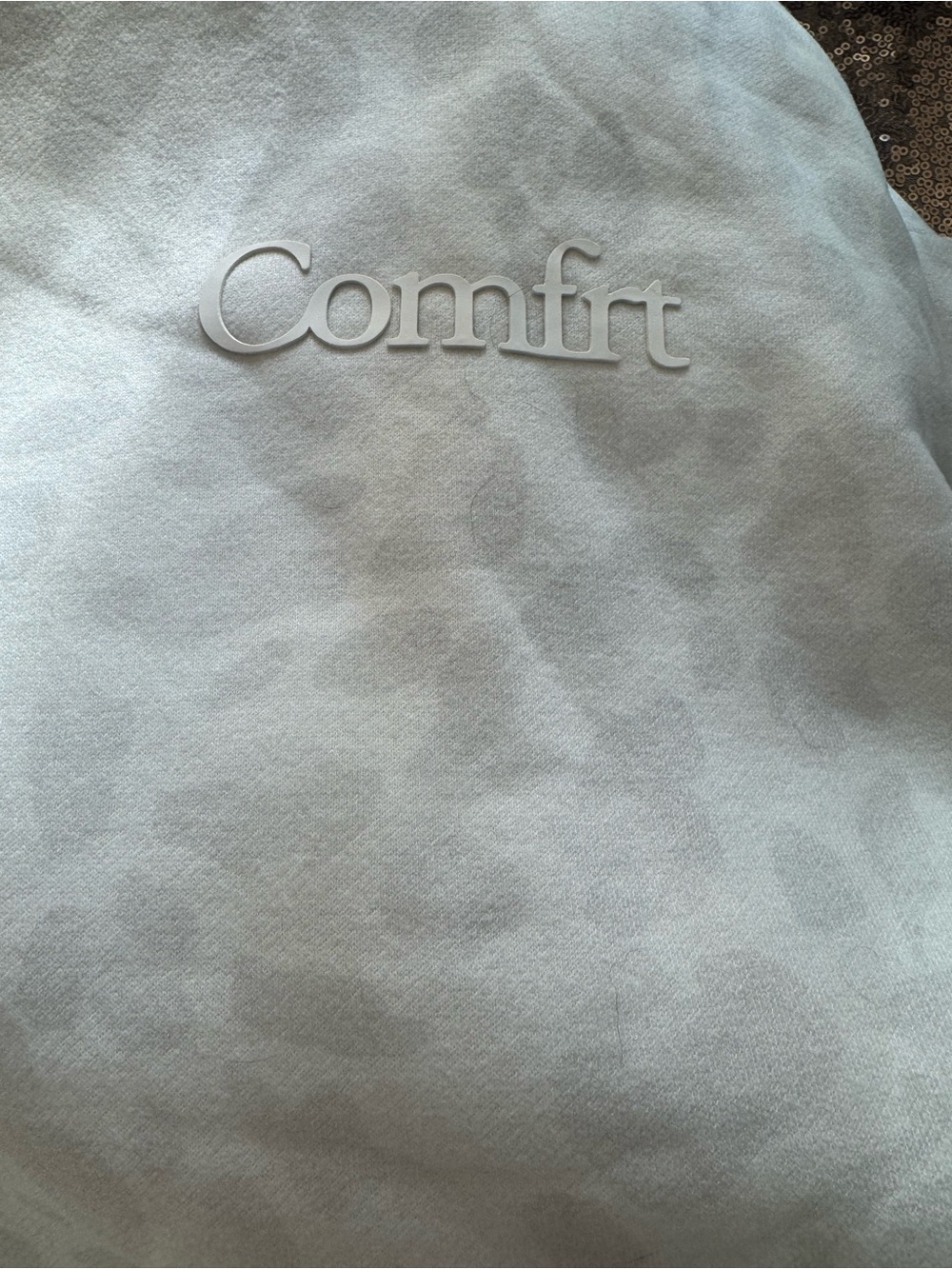 Comfrt Minimalist Hoodie in Snow Leopard 
Oversized XL EUC 
Worn once - Picture 2 of 4
